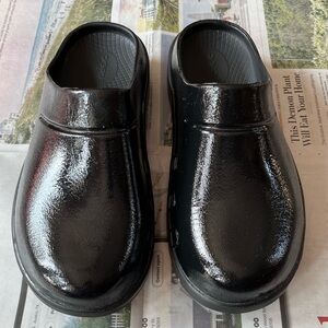 Oofos Oocloog Recovery Clog Shiny Black EU 41 Men’s 8 Women’s 10